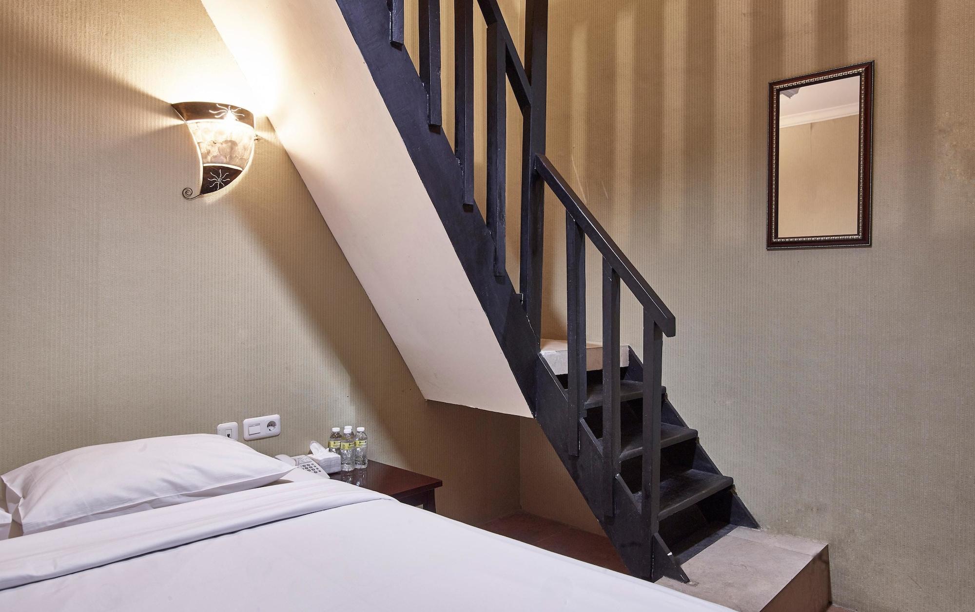 Twins Hotel Giacarta Esterno foto
