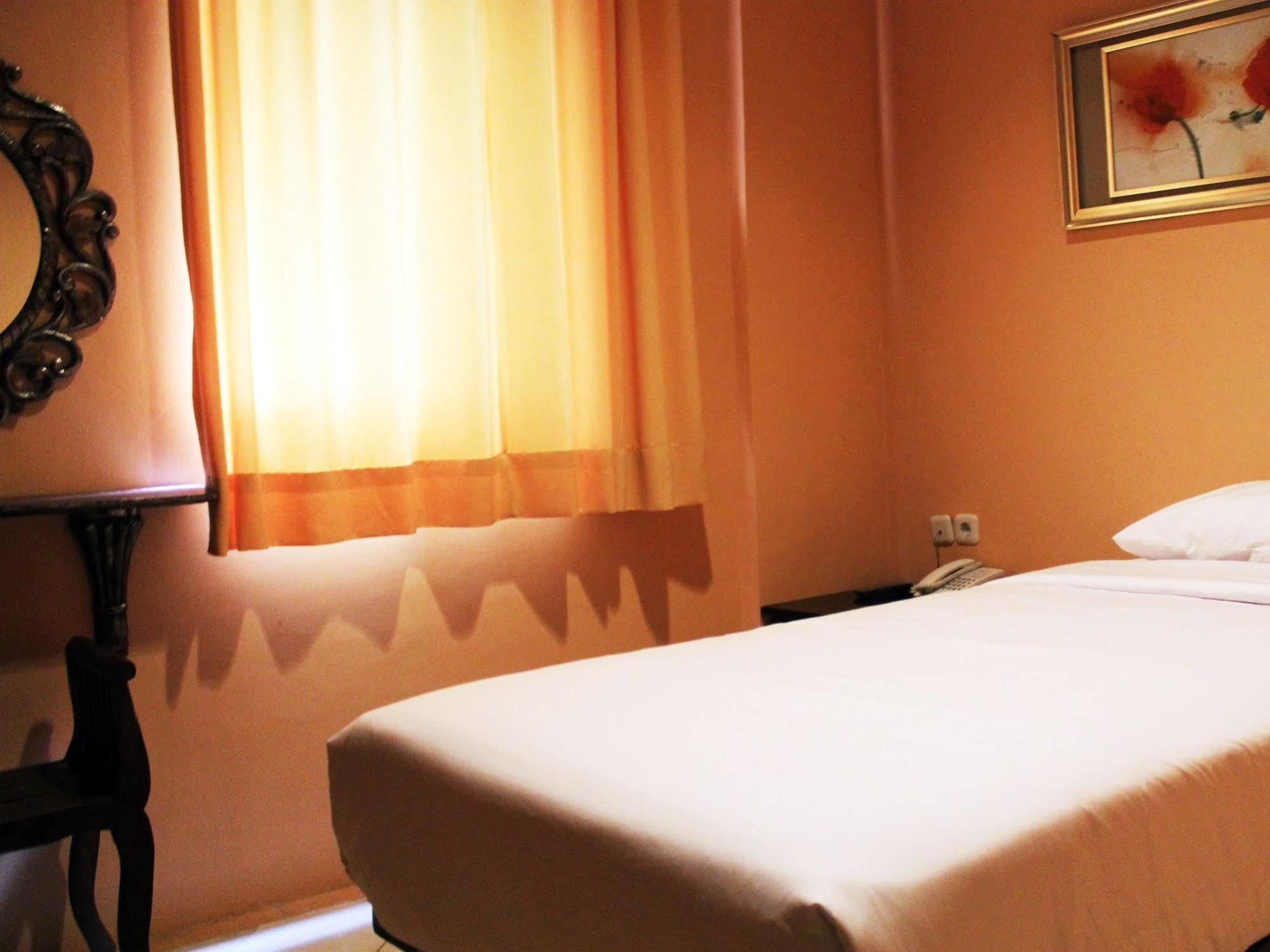Twins Hotel Giacarta Esterno foto
