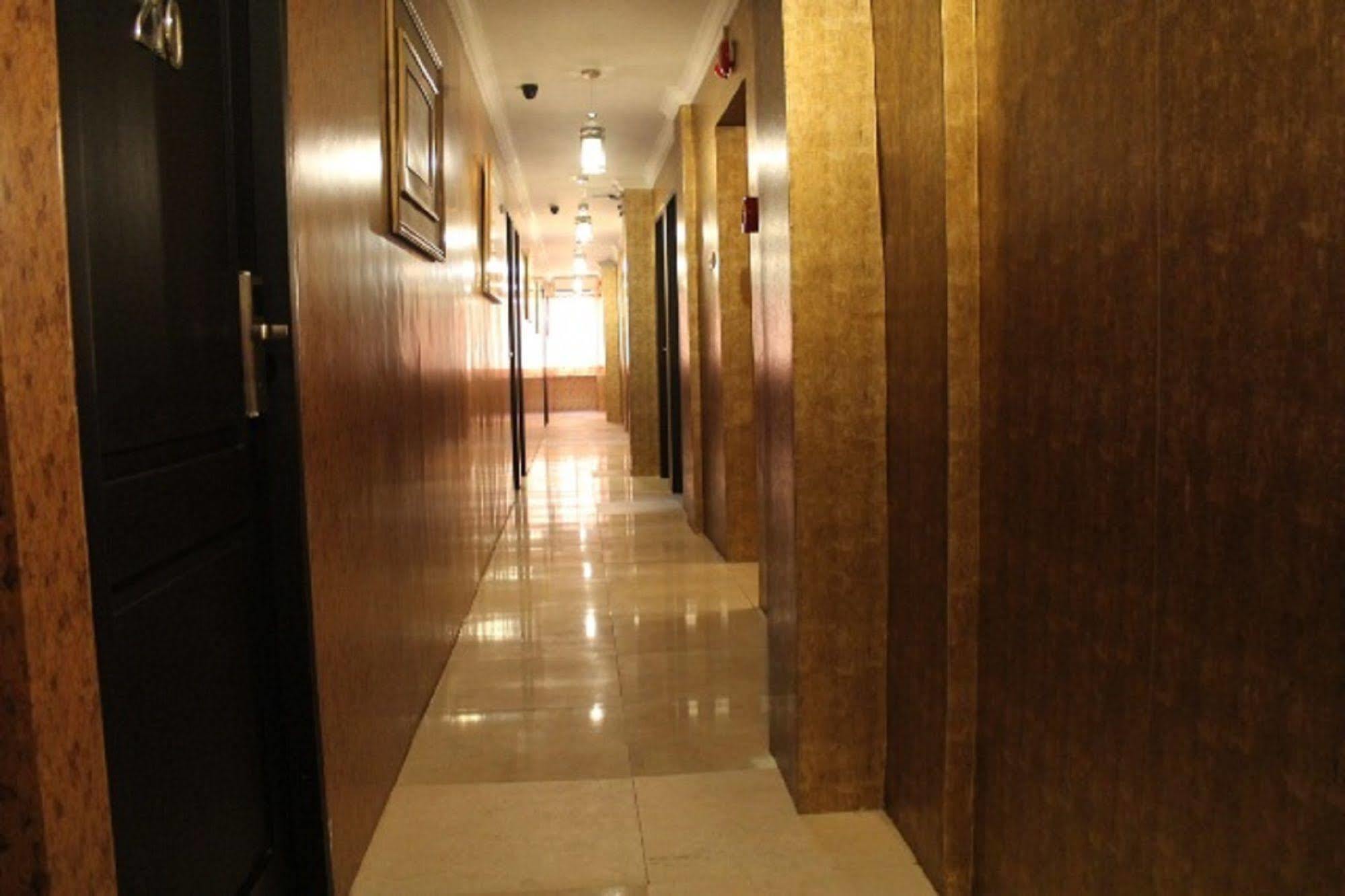 Twins Hotel Giacarta Esterno foto